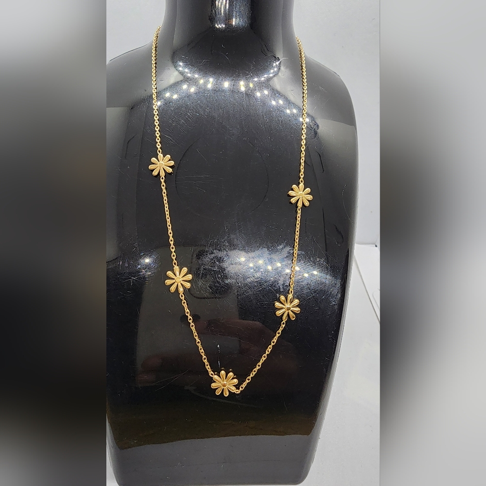 Elegant Gold Flower Necklace